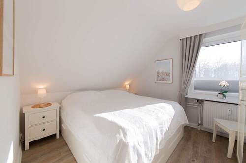 1. Schlafzimmer Wohnung DG - 5 Zimmer Etagenwohnung in Scharbeutz