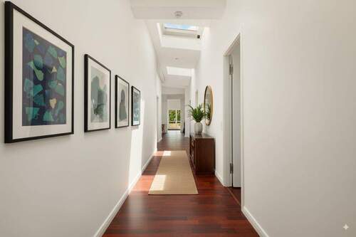 Flur (möbliert mit KI) - 4 Zimmer Etagenwohnung zum Kaufen in Berlin