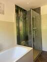 Bad mit Dusche und Badewanne i - 