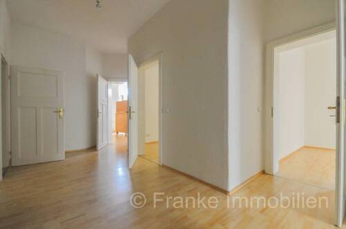 Flur Blickrichtung Wohnzimmer (Wohnung EG) - 