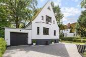 Garage mit Stellplatz - 5 Zimmer Einfamilienhaus zum Kaufen in Schöneiche bei Berlin