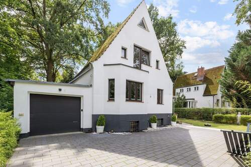 Garage mit Stellplatz - 5 Zimmer Einfamilienhaus zum Kaufen in Schöneiche bei Berlin