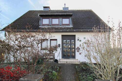 Hausansicht - 6 Zimmer Einfamilienhaus zum Kaufen in Heiligenhaus