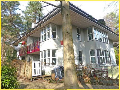 Hausansicht mit Terrasse - Frohnau! Großzügige Komfort-Maisonettewhg. (EG + Sout.) mit Sonnenterrasse u. Tiefgarage mit Wallbox