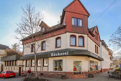Haus Vorderansicht - 1 Zimmer Mehrfamilienhaus, Wohnhaus zum Kaufen in Königsfeld im Schwarzwald