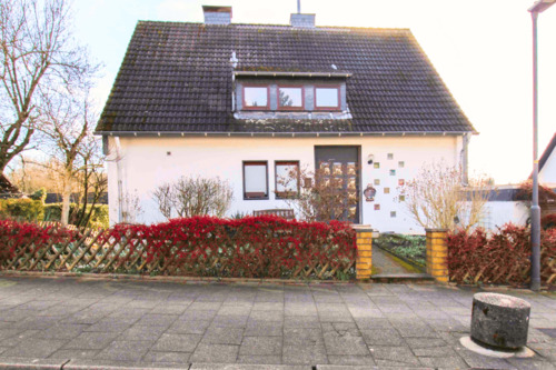 Hausansicht - 6 Zimmer Einfamilienhaus zum Kaufen in Heiligenhaus