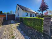 Garagenzufahrt - Einfamilienhaus mit 119,00 m&sup2; in Brandis zum Kaufen