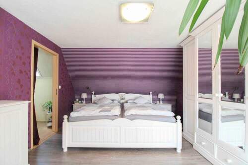 Schlafzimmer - Charmantes und sehr gepflegtes Reihenmittelhaus mit tollem Garten in Ahnatal