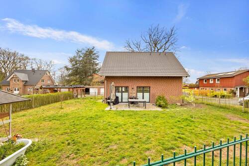 sonnigen Terrasse mit Platz für die ganze Familie - 
