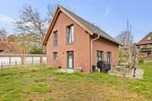 der Garten ist pflegeleicht angelegt - 