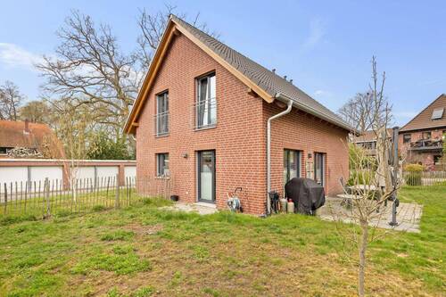 der Garten ist pflegeleicht angelegt - 