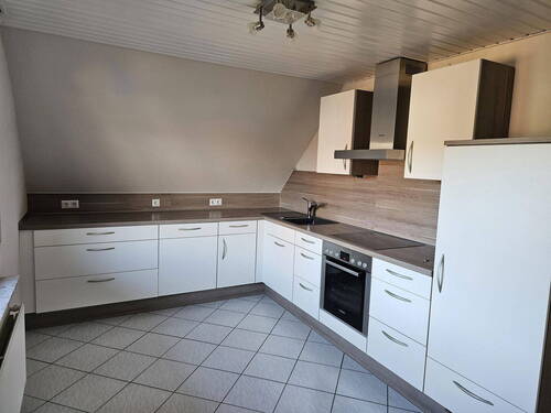 Küche - Moderne 3-Zimmer-Wohnung mit Loggia und großem Dachboden im Inselviertel von Wittmund