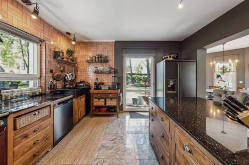 Küche mit Blick auf die Terrasse - 