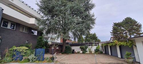 Hofansicht mit Garagen - Mehrfamilienhaus, Wohnhaus mit 455,00 m² in Neukirchen-Vluyn zum Kaufen