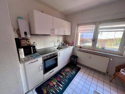 Küche mit Einbauküche - 2 Zimmer Etagenwohnung in Frankfurt am Main