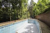 Großer beheizter Pool - Grundstück in Stuttgart