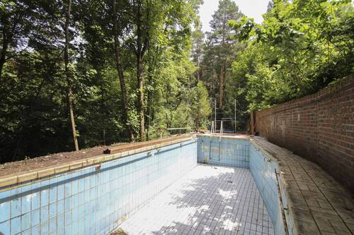 Großer beheizter Pool - Grundstück in Stuttgart