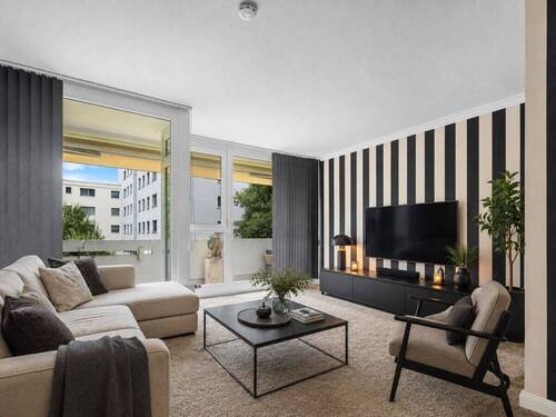 Wohnzimmer virtuell möbliertt - 3 Zimmer Etagenwohnung zum Kaufen in Hannover / Anderten