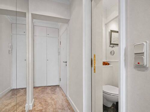 Flur mit Gäste-WC - 