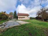 Oktober 25 - Renoviert und bezugsfertig: ehemaliges Bauernhaus in absolut ruhiger Lage Nähe Eging am See (3 km).