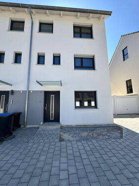 Hausansicht(Vorderseite) - Moderne Doppelhaushälfte in ruhiger, zentrumsnaher Lage von Heidenheim - Neubau-Erstbezug