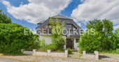 Straßenansicht - Reizvolles Einfamilienhaus mit Einliegerwohnung in beliebter Lage von Krefeld-Fischeln