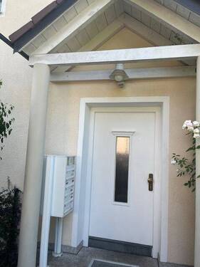 Haustüre.jpg - 2 Zimmer Etagenwohnung zum Kaufen in München