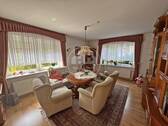 Wohnzimmer - 6 Zimmer Mehrfamilienhaus, Wohnhaus zum Kaufen in Aurich