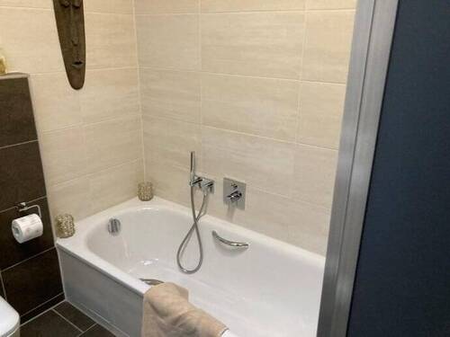 Gäste-WC mit Wanne - 