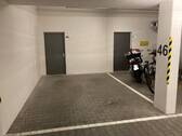 Parkplatz und Kellerraum - 