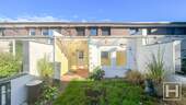 Hauseingang mit Garten - 