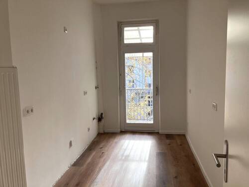 Küche mit Zugang zum Balkon - Etagenwohnung mit 66,00 m² in Nürnberg zur Miete