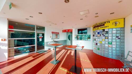 Eingangsbereich Eishalle - 