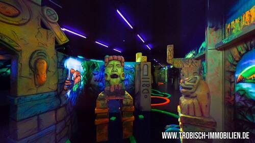 Schwarzlicht-Minigolf - 