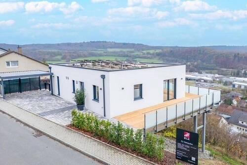 Seite von Oben rechtsHangseite - Sofort einziehen BW 80 m2 Terrasse Carport unverbaubare Fernsicht einzigartig KFW 40 102 m2 WHF
