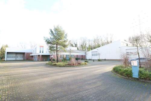 Bild - Repräsentatives, großes Gewerbeobjekt mit Werk-Lagerflächen, Büroräumen u. Stellplätzen