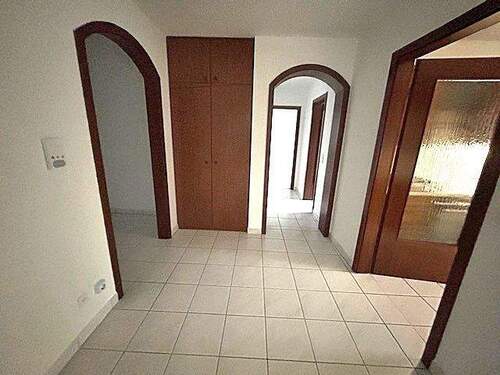 Flur - Einfamilienhaus in Neuenbürg zum Kaufen