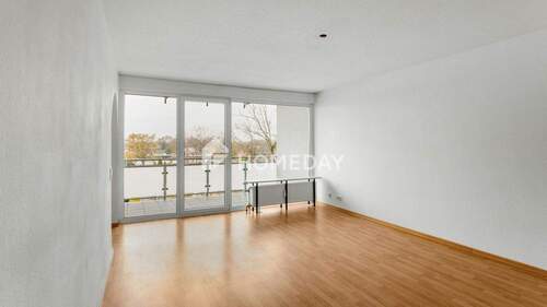 Wohnzimmer 1 - Helle 3-Zimmer-Wohnung in Pulheim mit Loggia, Aufzug und viel Platz zum Ankommen