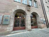 Haupteingang.jpg - 3 Zimmer Büro in Nürnberg