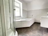 Bad groß - 3 Zimmer Etagenwohnung zur Miete in Chemnitz