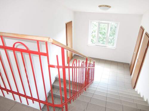 Treppenhaus - Etagenwohnung mit 64,60 m&sup2; in Chemnitz zur Miete