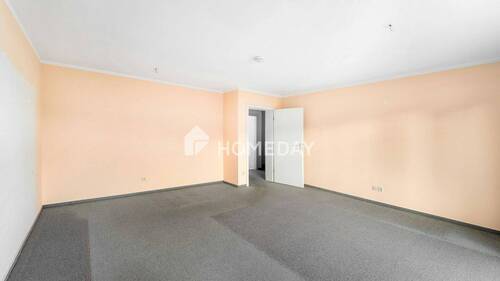 Wohnzimmer 2 - 2 Zimmer Etagenwohnung zum Kaufen in Freital