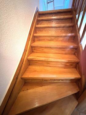 überarbeitete Treppe ins DG - 