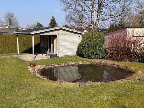 Teich mit Gartenhaus - 