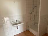 Bad mit Dusche - 
