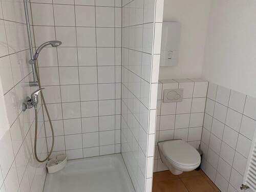 Bad mit Dusche - 