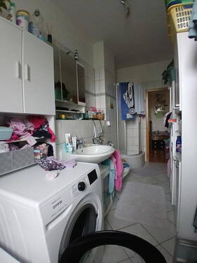 Vollbad mit Dusche und Fenster - 