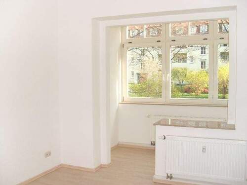 Wohnzimmer - Etagenwohnung mit 59,80 m² in Dresden zum Kaufen
