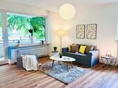 Wohnzimmer 1 - Erstbezug nach Sanierung: Moderne 2-Zimmer-Wohnung mit Balkon und TG-Stellplatz in Hamburg-Rahlstedt