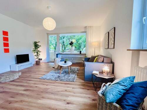 Wohnzimmer 3 - 2 Zimmer Etagenwohnung zum Kaufen in Hamburg